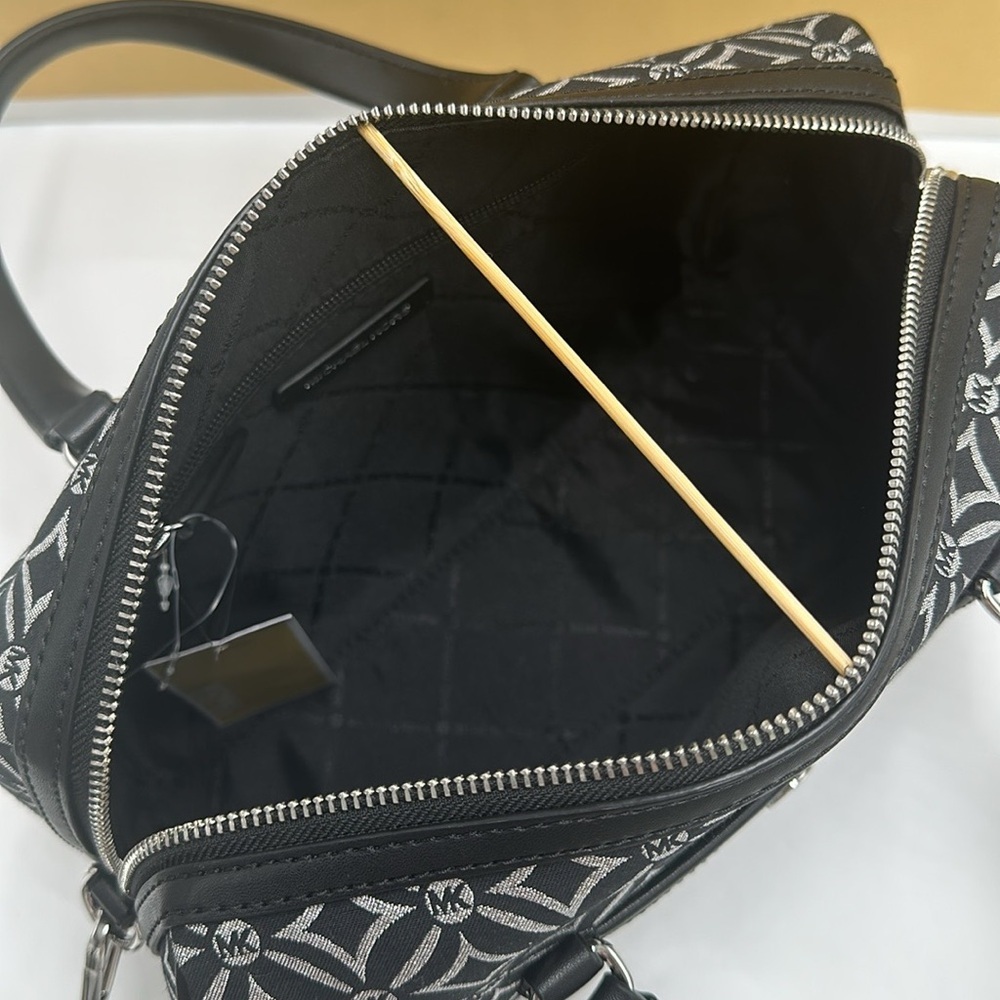 MICHAEL KORS JST TRAVEL MEDIUM DUFFLE SATCHEL SHOULDER CROSSBODY BAG MK BLACK - Picture 9 of 13